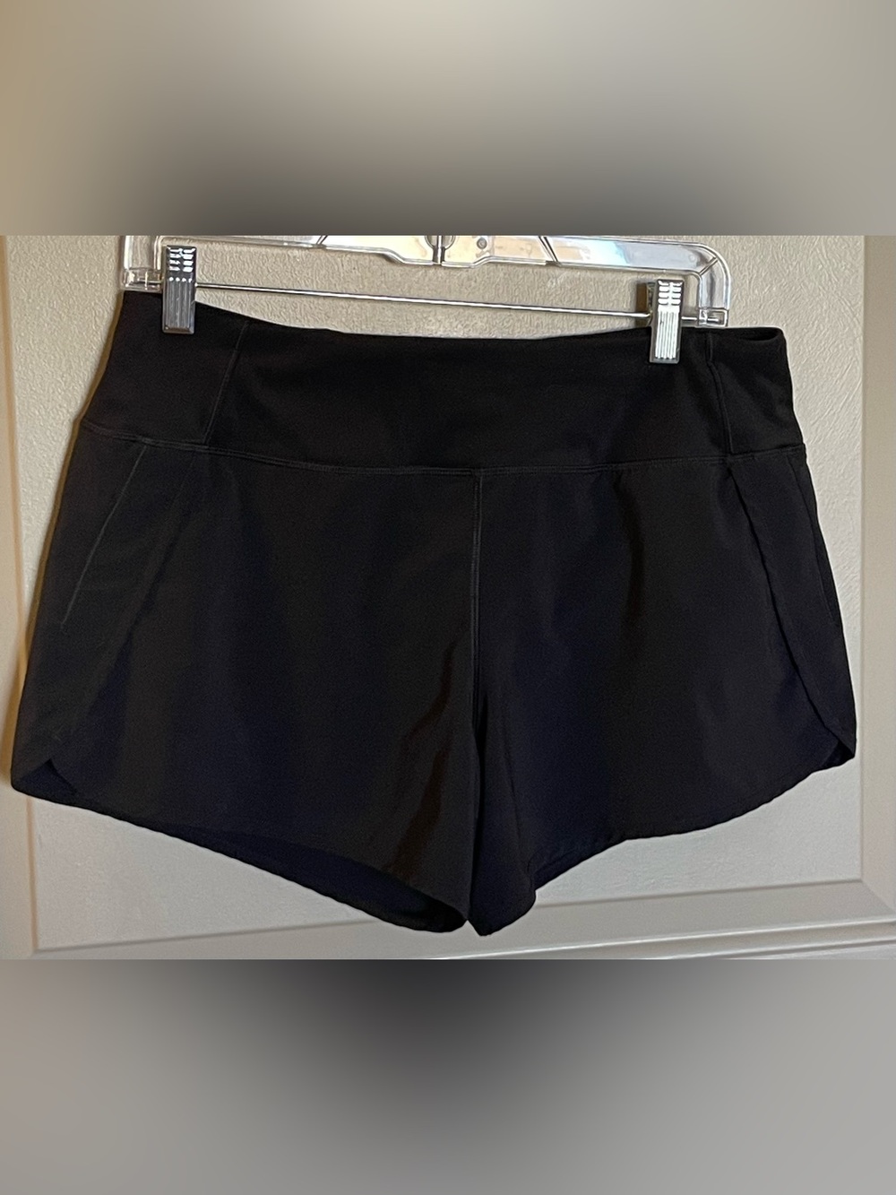 CRZ YOGA Women's Quick-Dry Athletic Sports Running Workout Shorts w/ Zip Pocket